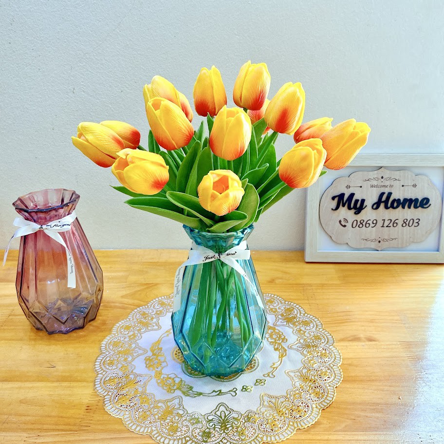 (Lọ hoa cắm sẵn) Combo hoa tulip lá thẳng kèm bình cực sang trọng - Hoa giả trang trí, để bàn