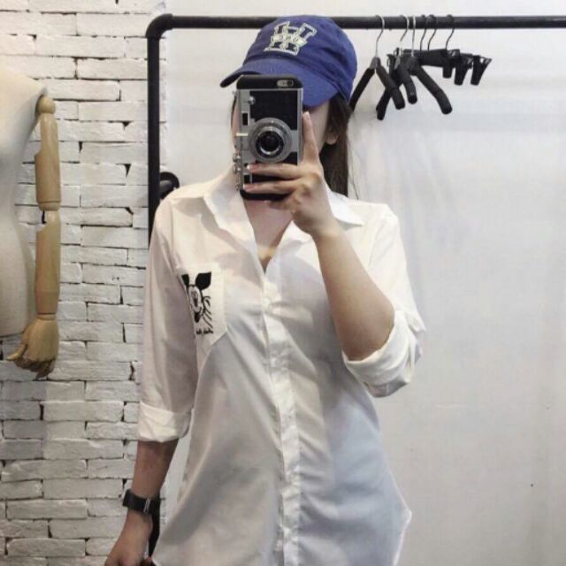 Sơ mi form dài túi Mickey cá tính quá nè