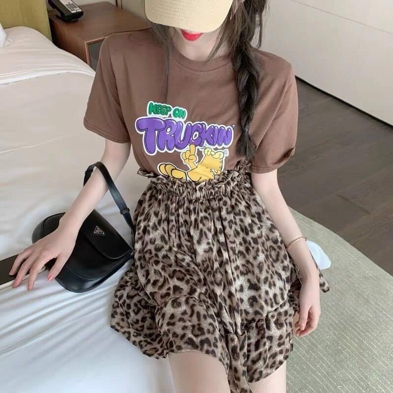 Set áo phông nâu truk + chân vay ngắn xoè hoạ tiết da báo Hs