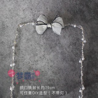 Cổng cắm nơ đen trắng