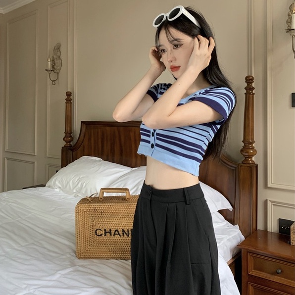 【ZHELIHANGFEI】Áo Thun Cardigan Dệt Kim Tay Ngắn Cổ Vuông Lưng Cao Kẻ Sọc Cá Tính