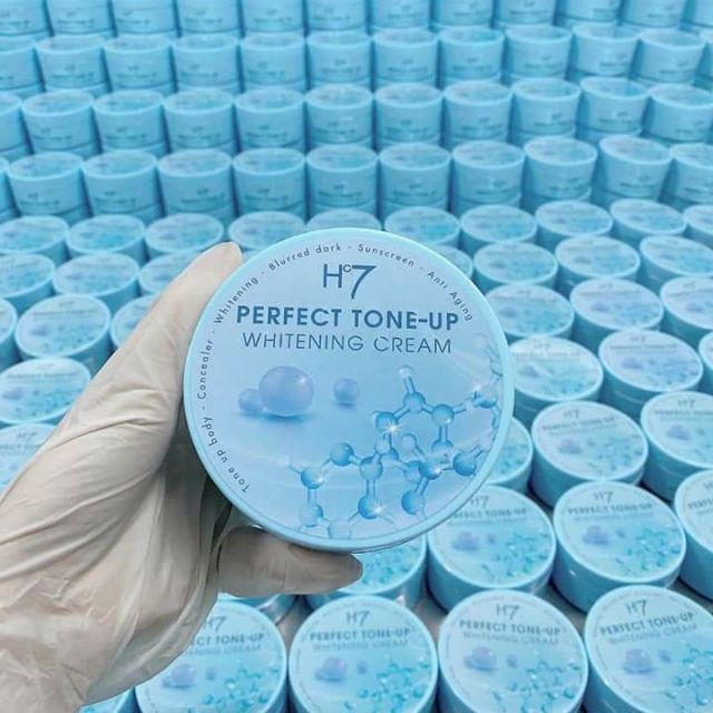 Kem body trứng cá hồi