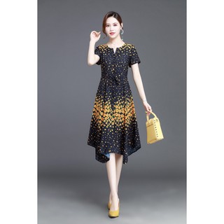 ĐẦM XOÈ HOA VÀNG RƠI Chất: lụa hawai lót thun Màu: hoa xanh đen phối hoa vàng Kiểu dáng: đầm xoè, cổ tròn xẻ V, tay ngắn