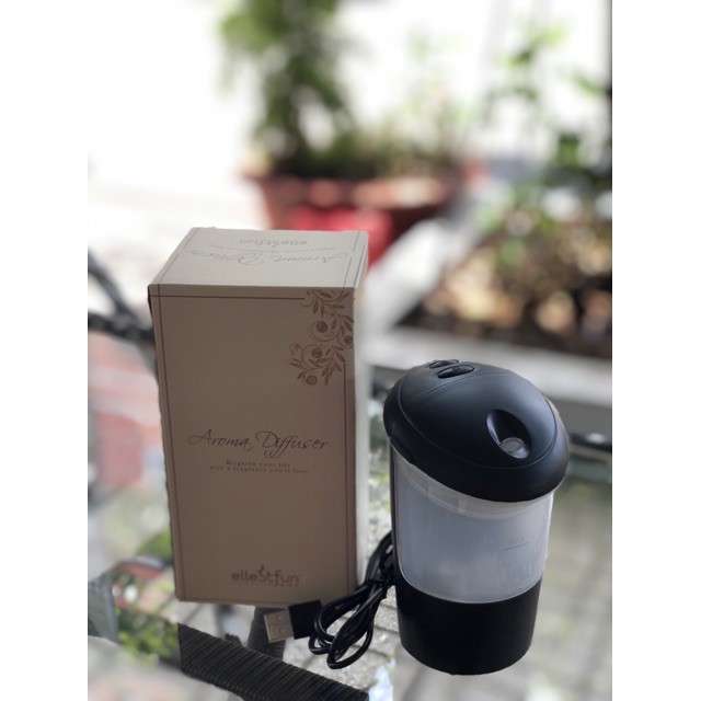 Máy khuếch tán tinh dầu XE HƠI cao cấp Ellestfun cổng usb bảo hành 12 tháng