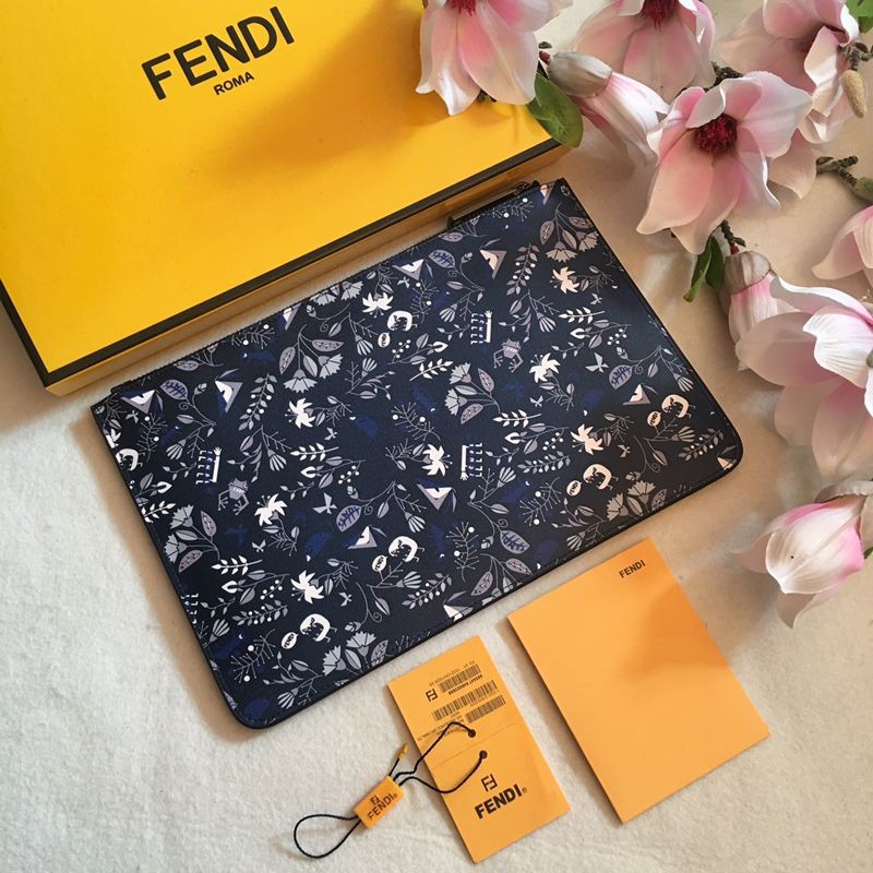 clutch cầm tay nữ da thật dáng dài kéo khóa in họa tiết hoa lá Fendi FD