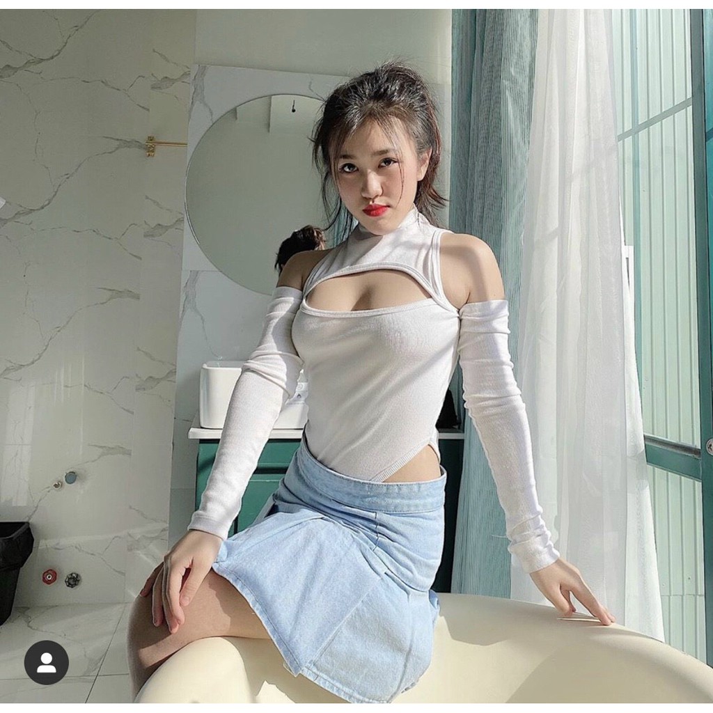 Áo kiểu croptop tay dài phối cut out ngực và khoét 2 bên vai cực xinh , chất thun bozip mềm mịn