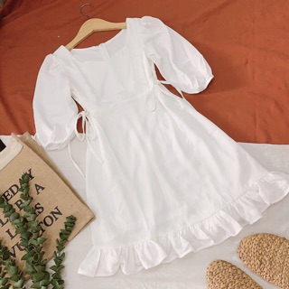 Đầm trắng chân bèo đan dây eo