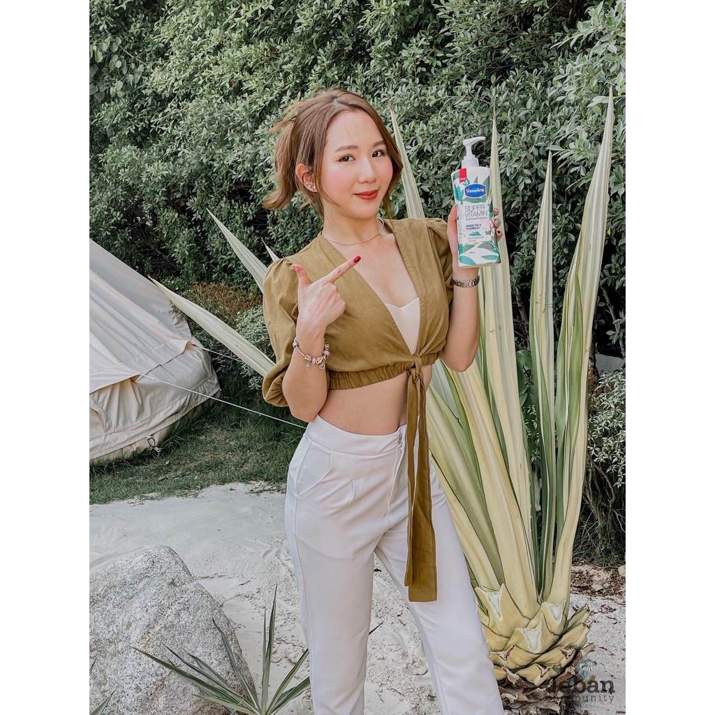 Sữa Dưỡng Thể Trắng Da, Ngừa Lão Hóa Vaseline Super Vitamin Whitening Body Serum Green Tea + Vitamin B3 Thái Lan 380ml