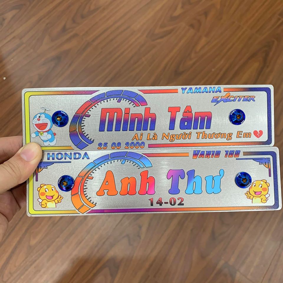 Nhận thiết kế bảng tên xe máy theo yêu cầu - Sh32