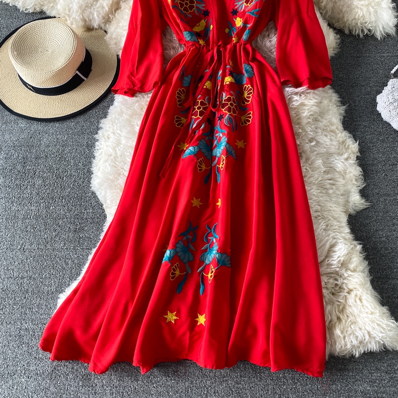 Váy boho thêu hoa sắc nét váy du lịch