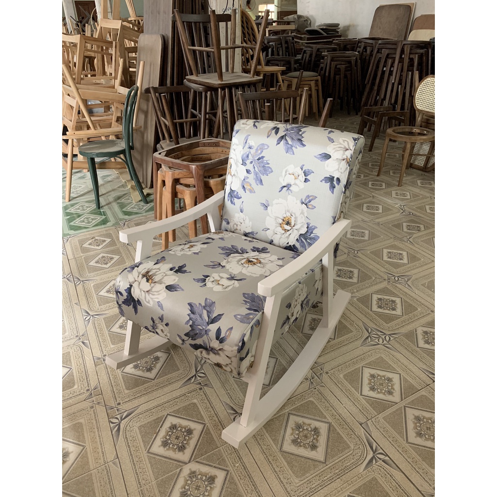 - Ghế bập bênh thư giãn phong cách vintage