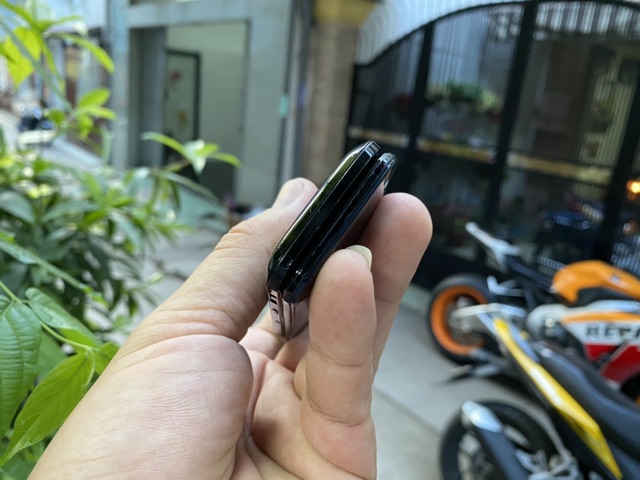Điện thoại nhật sharp sh-02b màu đen
