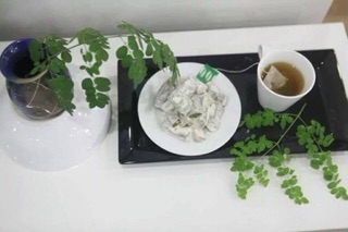 Combo trà kẹo bánh chùm ngây