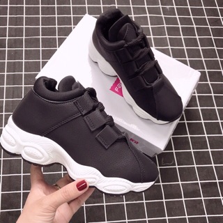 Giày Sneaker