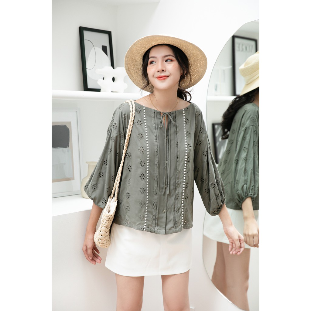 Áo xô rêu hoa Oversized cổ thuyền xẻ V cột nơ, viền ren bi, tay phồng dài [VV3]