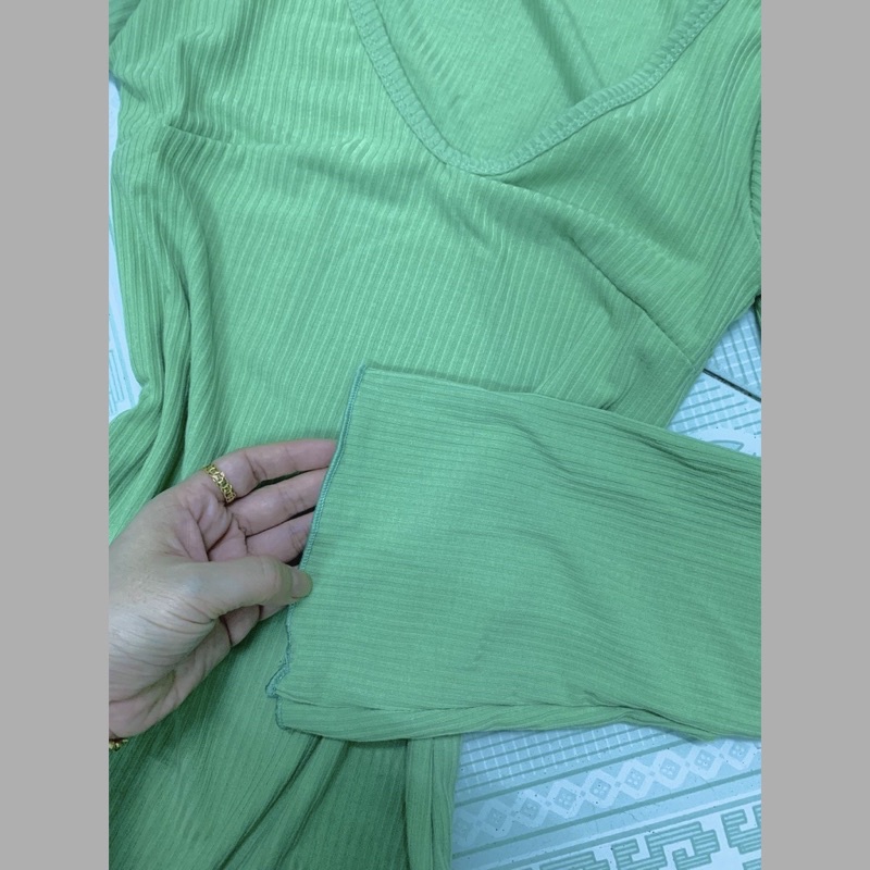 Rẻ vô địch  Đầm xòe cổ tim, tay dài hơi loe, thiết kế đơn giản nhưng cực kì sang trọng -Mã 113 | BigBuy360 - bigbuy360.vn