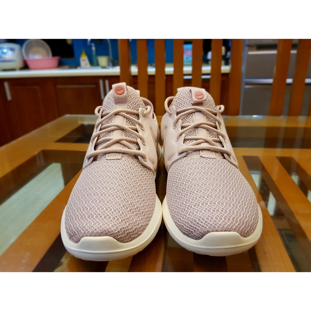 Giày thể thao nữ NIKE ROSHE TWO 844931