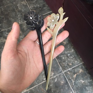 Trâm cài tóc bằng sừng khắc tay