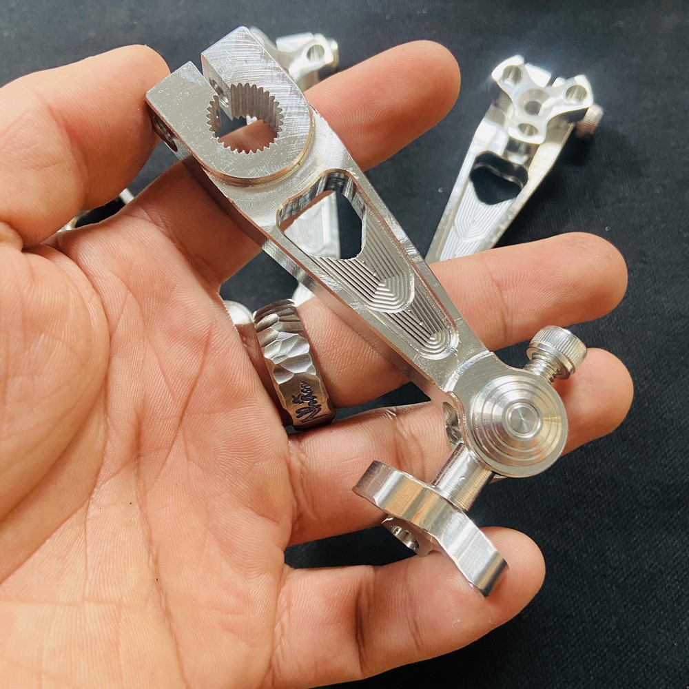 PÁT THẮNG ĐÙM XE MÁY INOX 304 SÁNG BÓNG, CÓ THỂ GẮN PÁT THẮNG TRƯỚC HOẶC SAU CÁC DÒNG XE WAVE, DREAM, SIRIUS, JUPITER...