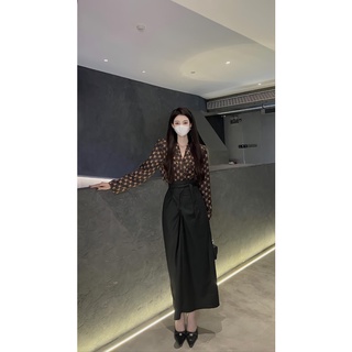 Set Phindi áo vest lụa hình, chân váy thô dài
