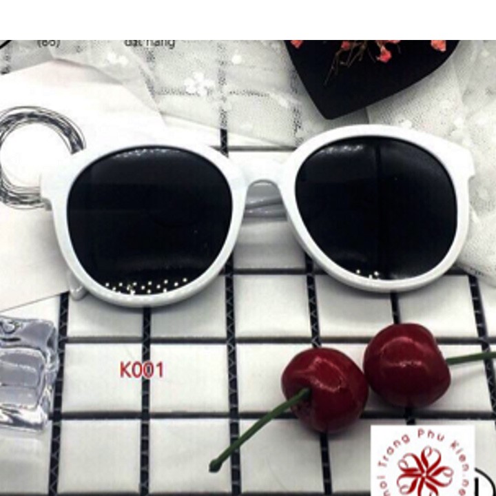 KÍNH V TRÒN TRẮNG CỰC HOT