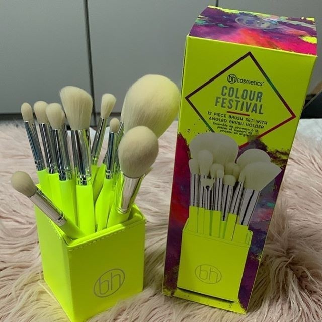 Bộ Cọ BH Cosmetics Color Festival 12 Piece Brush Set With Angled Brush Holder