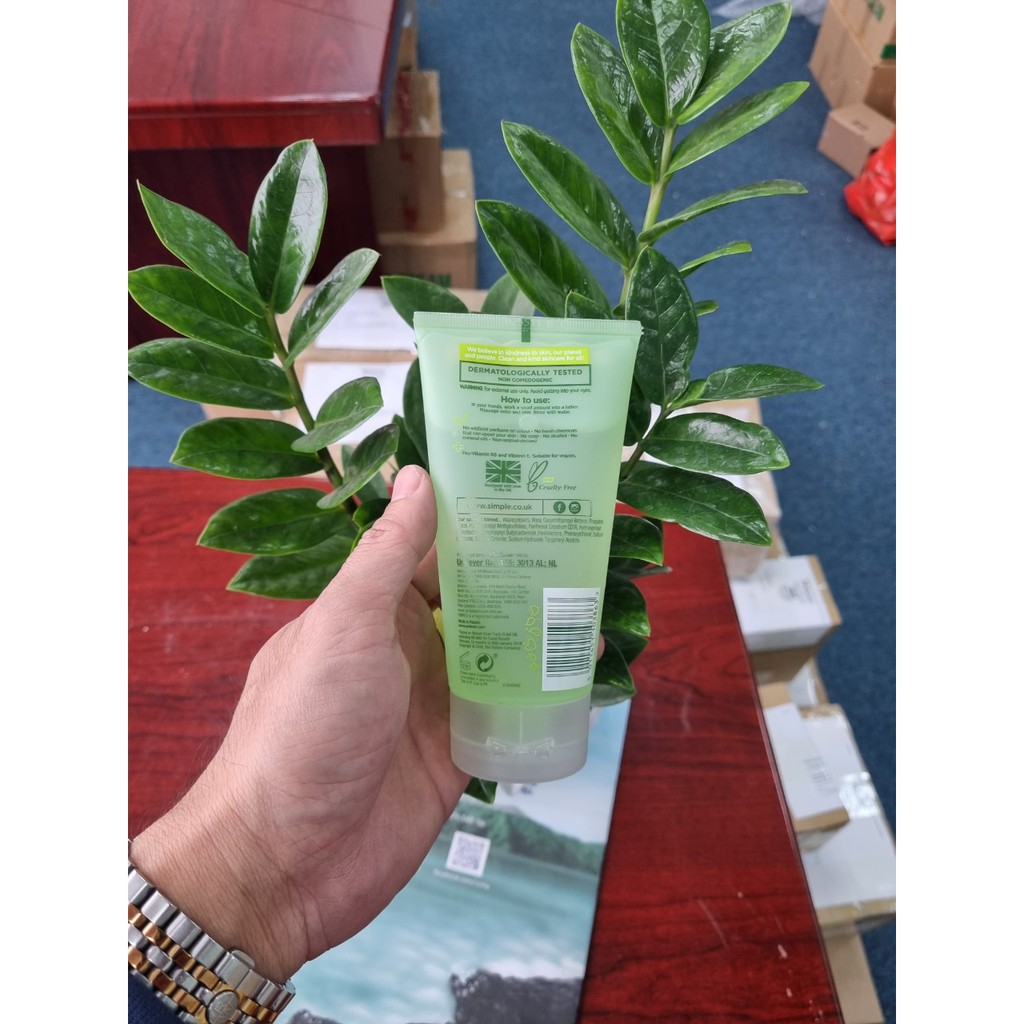 Sữa Rửa Mặt Simple Gel Kind To Skin Refreshing Facial Wash Gel 150ml | BigBuy360 - bigbuy360.vn