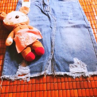Quần jeans cá tính- chân váy phong cách