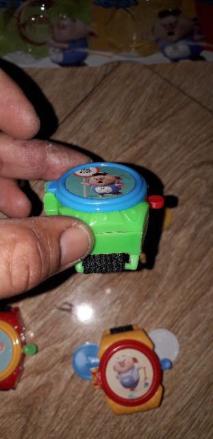 Sét 4 cái mô hình bắn đĩa đeo tay bằng nhựa