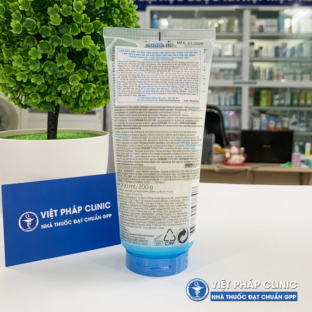 Sửa rửa mặt và tắm La Roche Posay Lipikar Syndet AP+ làm sạch da, làm dịu, cung cấp độ ẩm và bảo vệ da
