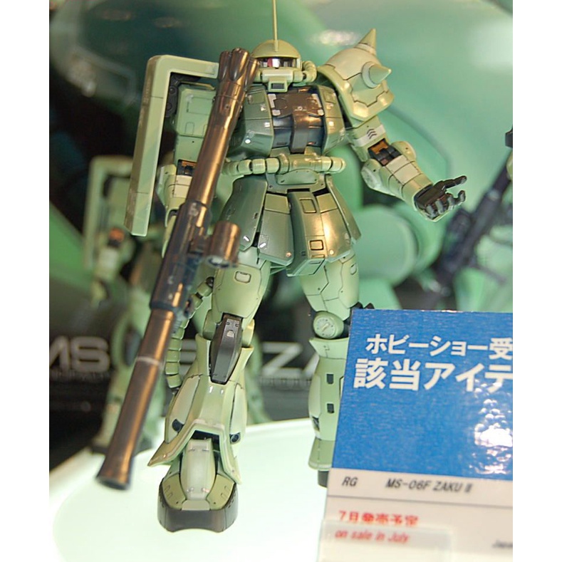 Mô hình Gundam Bandai RG 04 Zaku II 1/144 MS Gundam [GDB] [BRG]