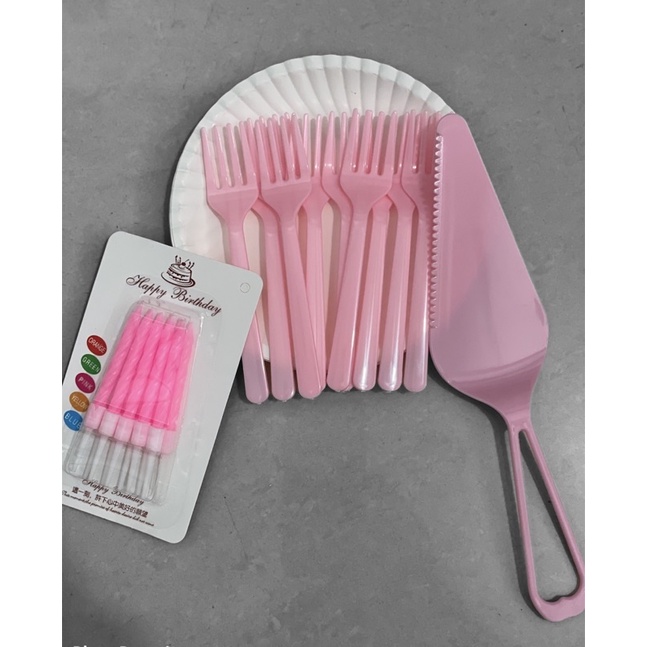 Sỉ 5 bộ dao, đĩa, xiên, nến sinh nhật tiện lợi. Gồm 10 đĩa, 10 xiên, 10 nến, 1 dao. Phụ kiện bánh kem, bánh sinh nhật