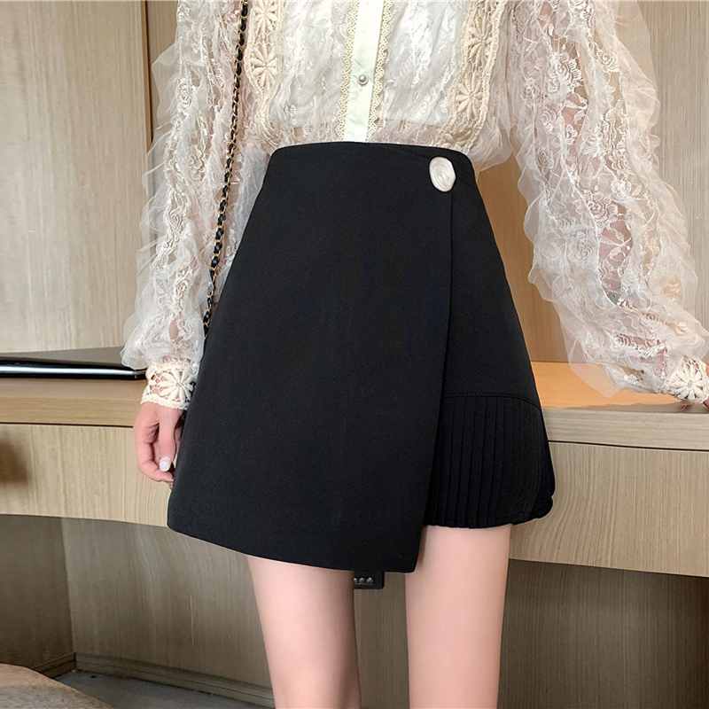 Chân váy công sở ngắn xếp ly 2021, Quần giả váy nữ phối cúc vạt lệch chéo cách điệu khóa kéo sau màu đen trắng.