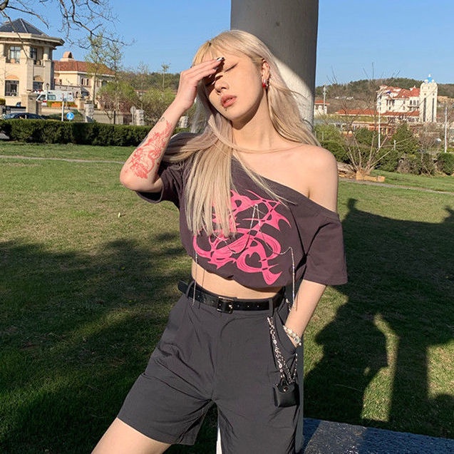 Áo thun croptop tay ngắn hở vai thời trang mùa hè 2021 in họa tiết dành cho nữ