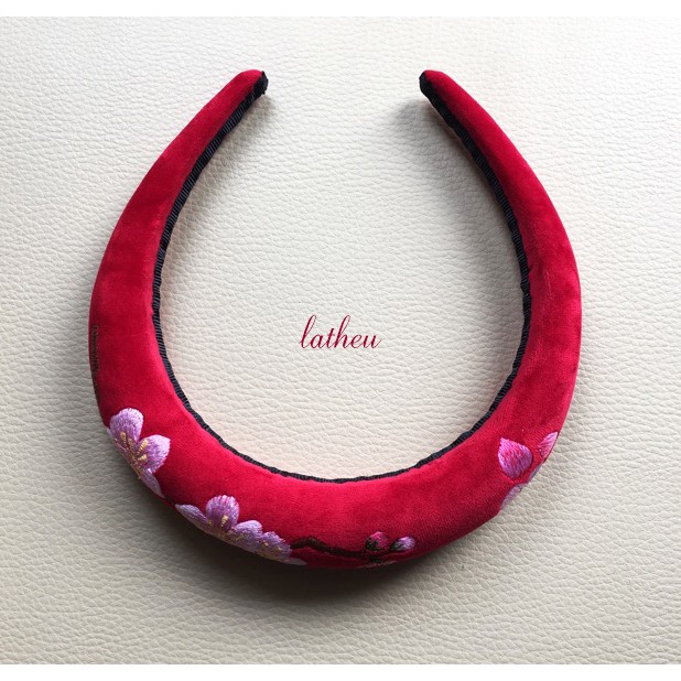 Mấn thêu hoa đào, bờm nhung thêu hoa đào