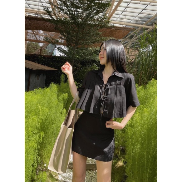 TINNA TOP/ ÁO SƠ MI CROPTOP XẾP LY CỘT NƠ CÁ TÍNH