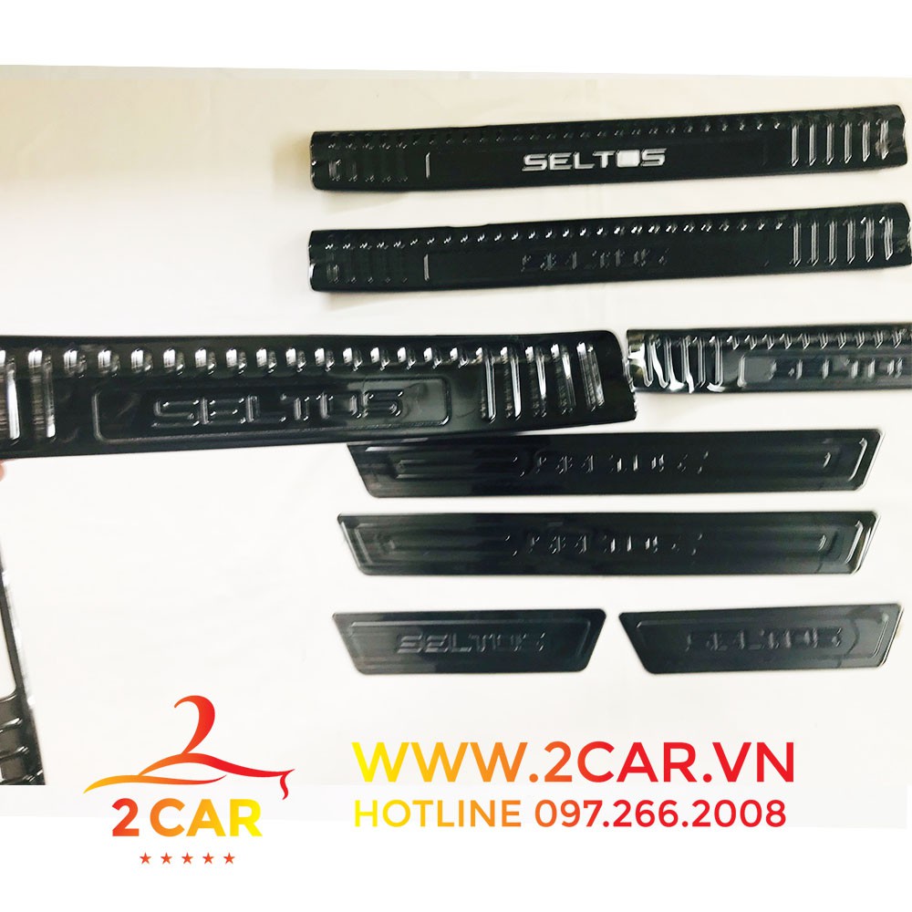 Ốp bậc cửa, Nẹp bước chân xe Kia Seltos 2020-2021 chất liệu titan, mẫu 2