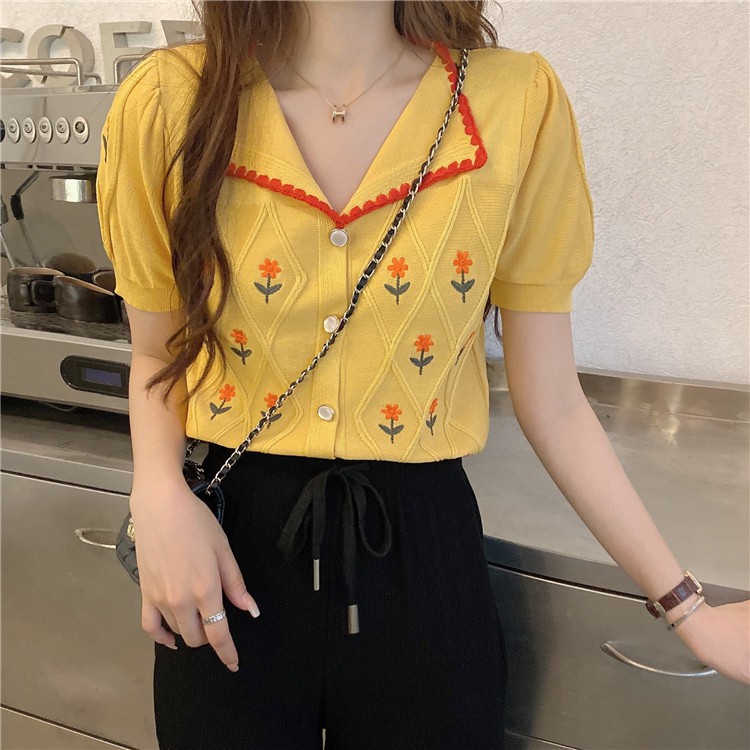 Áo Thun Ngắn Tay Dáng Rộng In Hoa Xinh Xắn