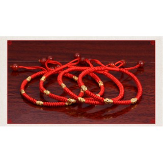 Vòng tay nữ chỉ đỏ may mắc 3 charm vàng