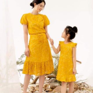 Vải ren khoang hoa đẹp (1m5 x 1m5)