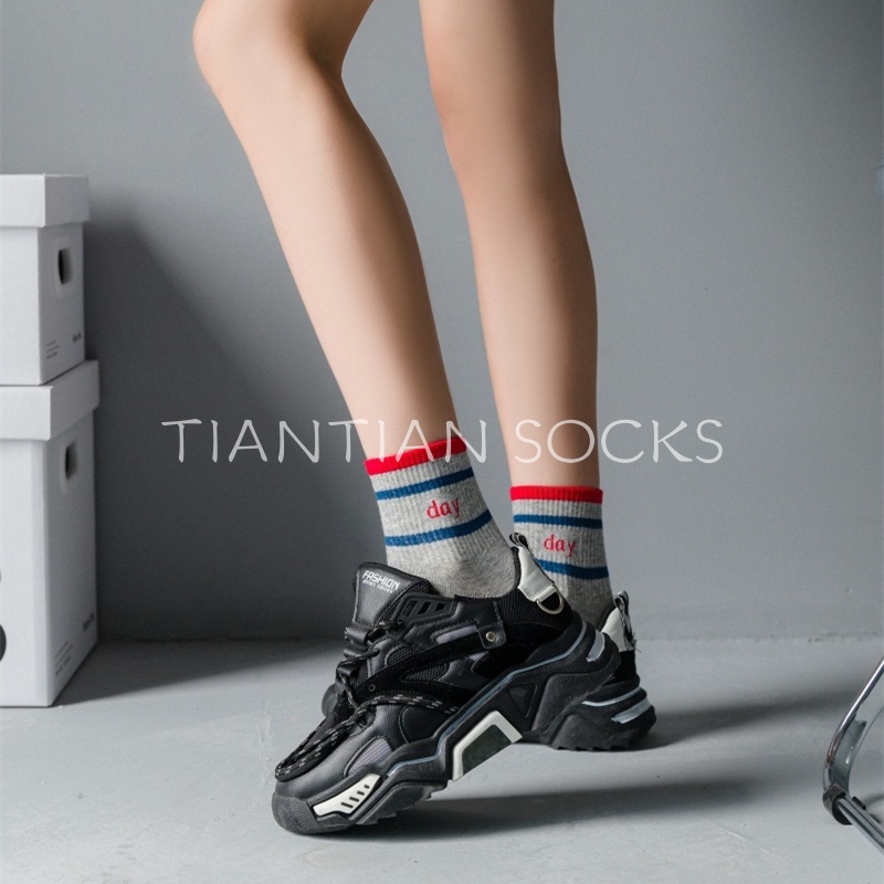 TIAN TIAN T107 Tất vớ nữ cổ cao Đôi vớ thể thao thời trang Hàn Quốc