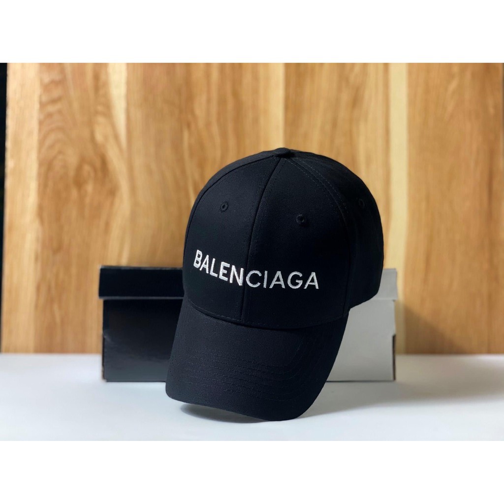 Mũ ( nón) lưỡi trai BALENCIAGA thêu chữ trắng 𝑭𝑹𝑬𝑬𝑺𝑯𝑰𝑷