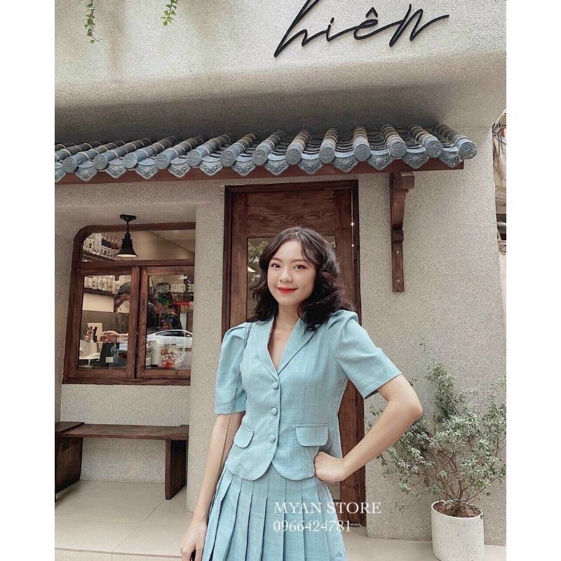 Áo vest cúc bọc + chân váy xoè