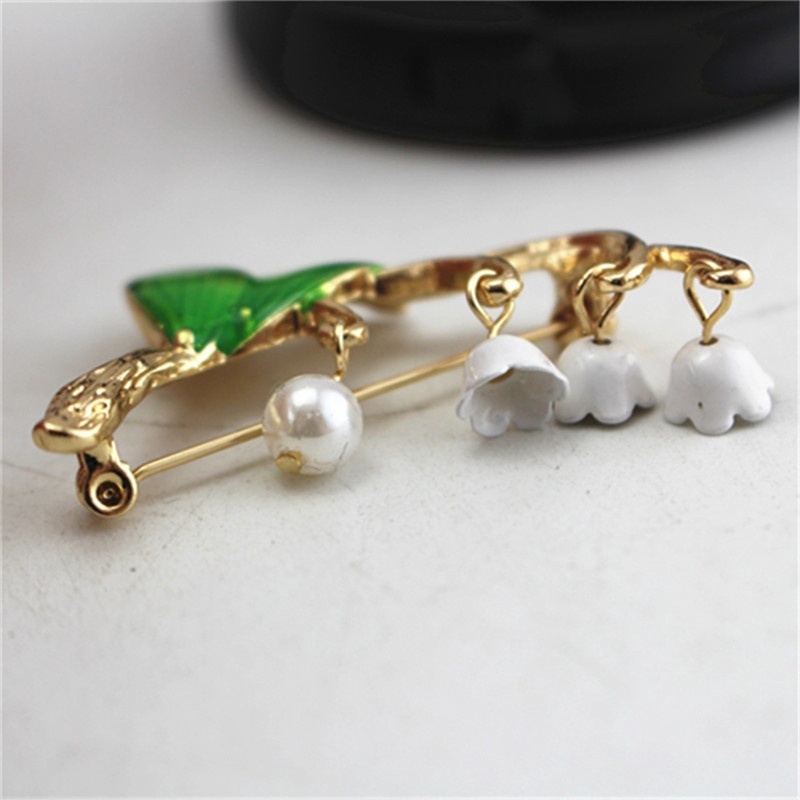 Ghim cài áo hình hoa lily xinh xắn cho nữ