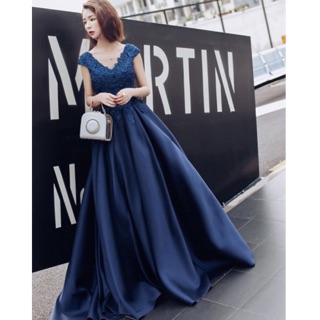 Đầm dạ hội xoè phồng cổ tim