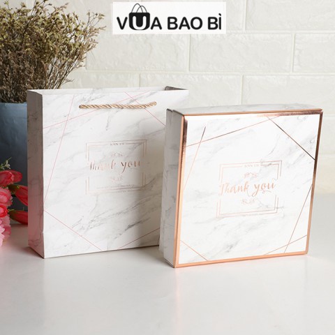 Hộp đựng quà vuông vân đá trắng Thank You kèm túi quà 20x20cm, giấy rơm lót trang nhã