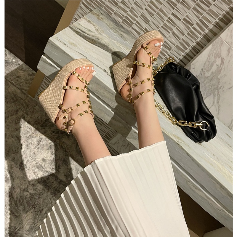 Sandal đế xuồng đinh tán gót cao 10cm   280622