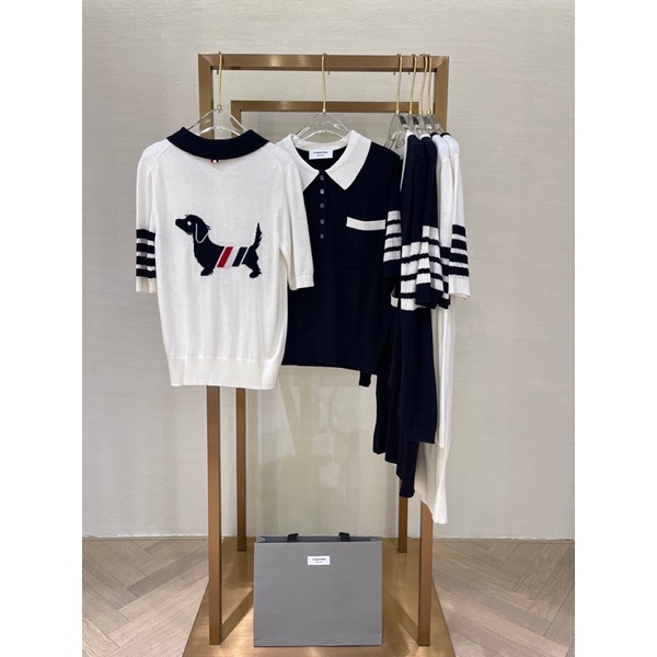 Áo len cổ bẻ tay lỡ sau lưng in hình chú chó thương hiệu Thom Brown cao cấp
