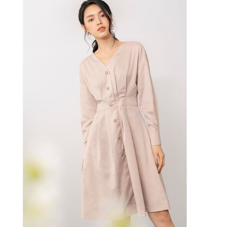 Váy Thiết Kế Xòe Cổ Tim MOMOCO Vạt Chồng Đai Eo Màu Be Chất Tuýt Si Mềm Mịn M2572