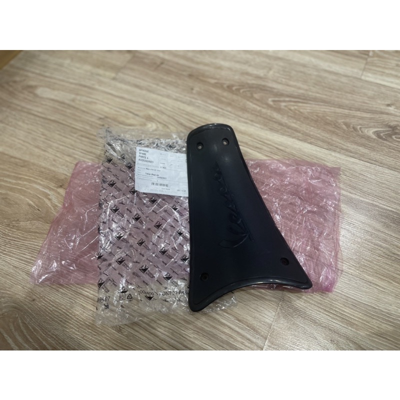 Nắp cao su chụp đậy bình ắc quy Vespa Sprint/Primavera
